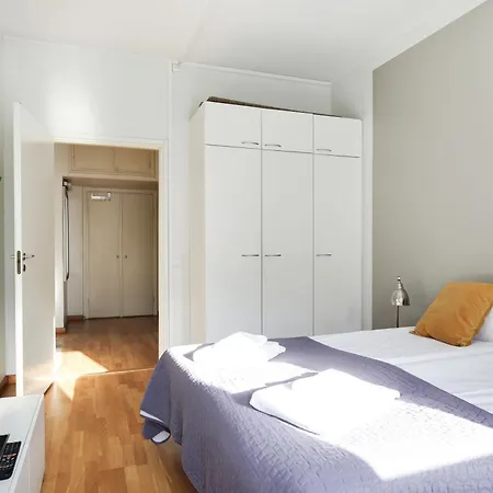 Kotimaailma Kamppi - Tilava, 2 Makuuhuonetta - Rauhallinen, Valoisa & Taeysin Varusteltu Lägenhet 3*