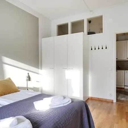 Kotimaailma Kamppi - Tilava, 2 Makuuhuonetta - Rauhallinen, Valoisa & Taeysin Varusteltu 3*