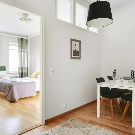 Kotimaailma Kamppi - Tilava, 2 Makuuhuonetta - Rauhallinen, Valoisa & Taeysin Varusteltu 3* Ελσίνκι