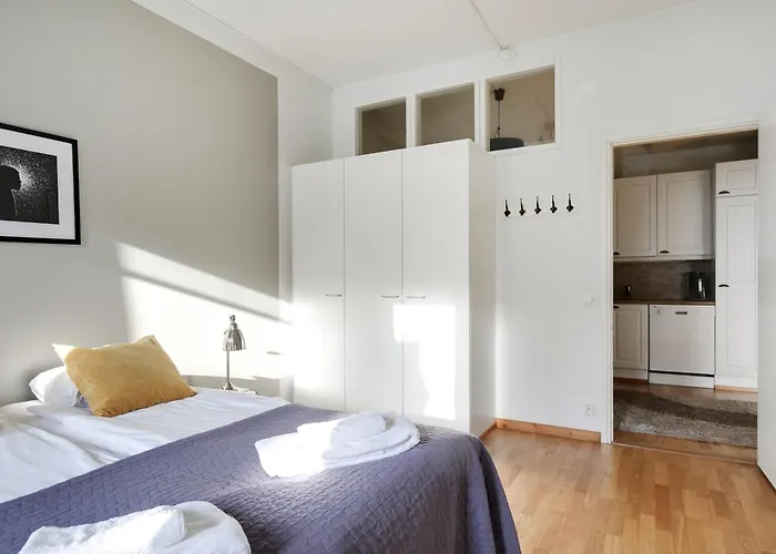 Kotimaailma Kamppi - Tilava, 2 Makuuhuonetta - Rauhallinen, Valoisa & Taeysin Varusteltu 3*