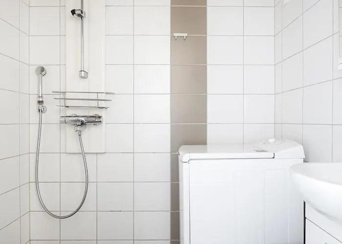 Kotimaailma Kamppi - Tilava, 2 Makuuhuonetta - Rauhallinen, Valoisa & Taeysin Varusteltu Helsingfors