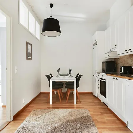 Kotimaailma Kamppi - Tilava, 2 Makuuhuonetta - Rauhallinen, Valoisa & Taeysin Varusteltu Helsinki